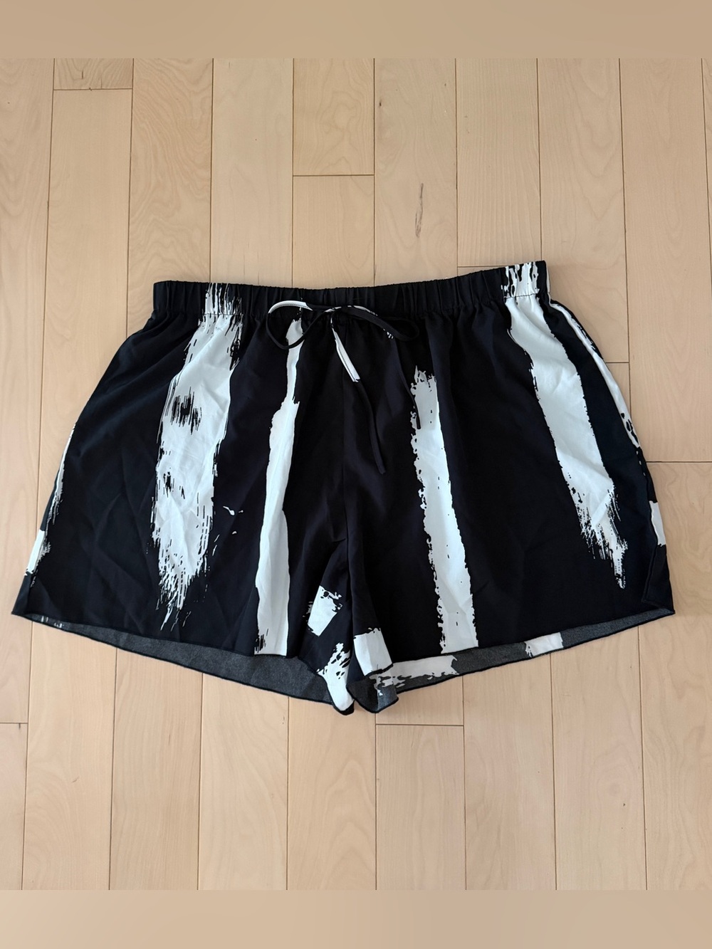 Shein Curve Black and White Flowy Shorts